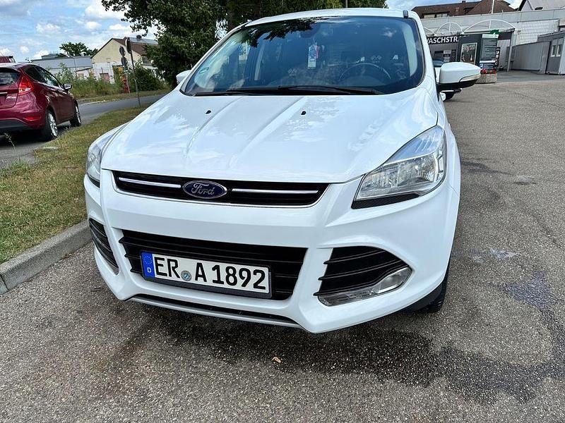Weiß Gebraucht 2015 Ford Kuga Individual SUV | 12.000 € (Fairer Preis) - Bild 1/4