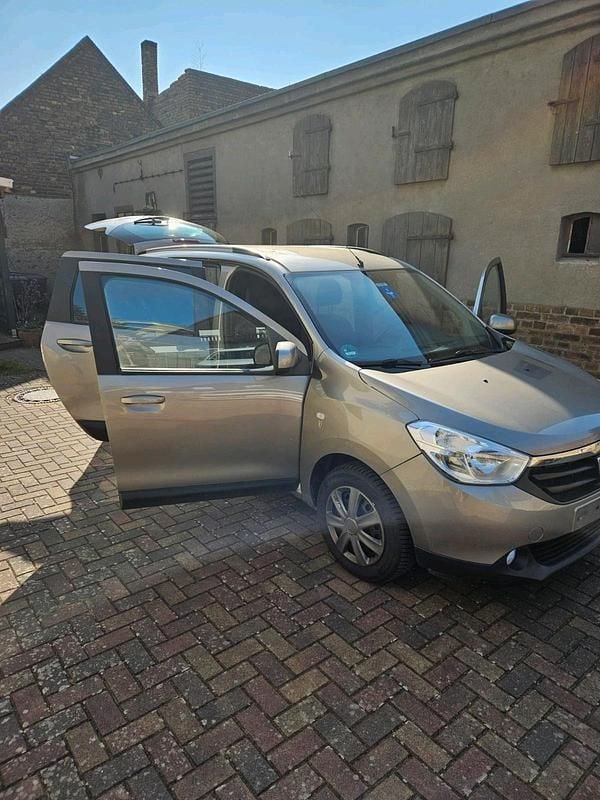 Braun Gebraucht 2014 Dacia Lodgy Van / Kleinbus | 3.800 € (Guter Preis) - Bild 1/4