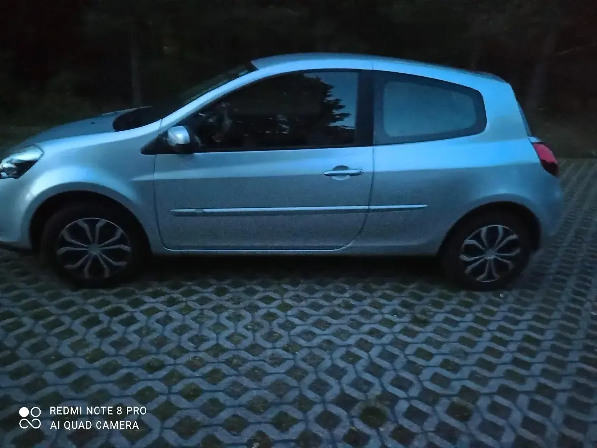 Gebraucht Renault Clio III Dynamique 75 PS (55 kW) 2009 Silber Limousine