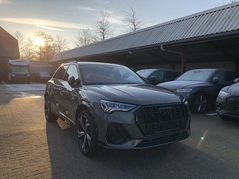 Grau Gebraucht 2021 Audi Q3 Edition .1 SUV | 33.900 € (Fairer Preis) - Bild 1/4