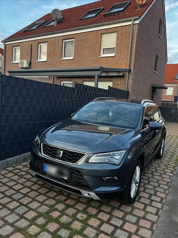 Grau Gebraucht 2017 Seat Ateca 4Drive SUV | 17.650 € (Fairer Preis) - Bild 1/4