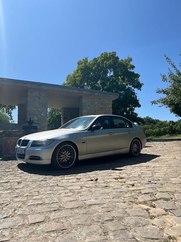 Gebraucht BMW 320 150 PS (110 kW) 2005 Grau Limousine