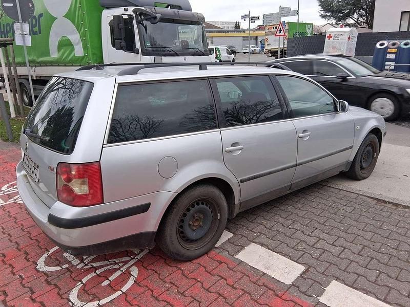 Gebraucht VW Passat Comfortline 131 PS (96 kW) 2002 Silber Kombi