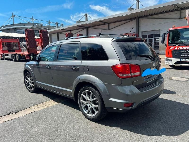Grau Gebraucht 2012 Fiat Freemont SUV | 7.900 € (Superpreis) - Bild 1/4