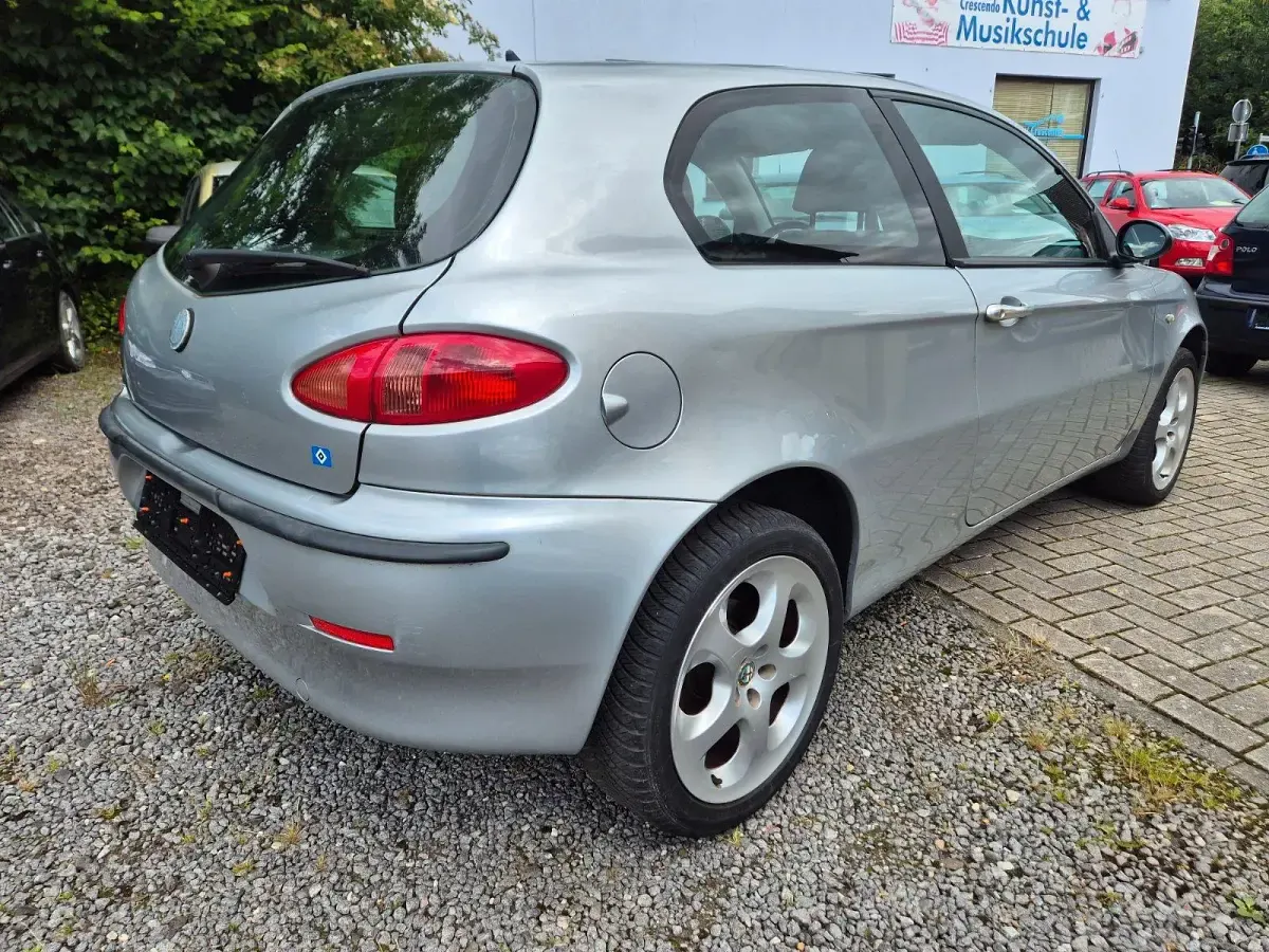 Gebraucht Alfa Romeo 147 115 PS (84 kW) 2004 Grau Kleinwagen