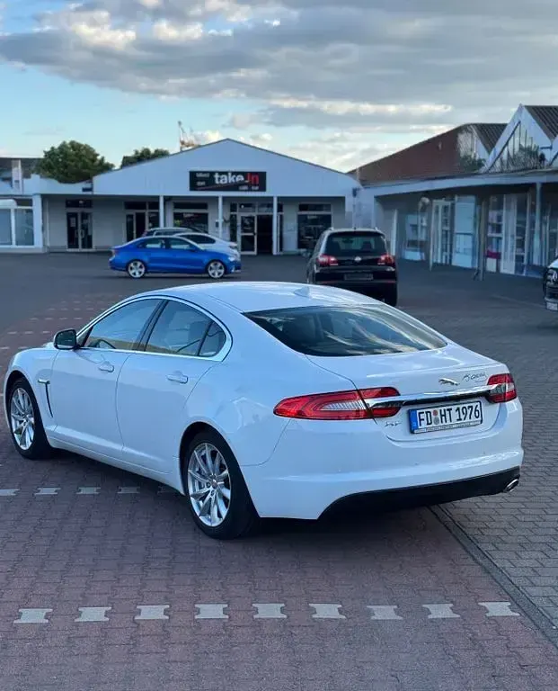 Gebraucht Jaguar XF 200 PS (147 kW) 2014 Weiß Limousine