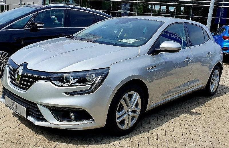 Grau Gebraucht 2017 Renault Mégane IV Bose Edition Limousine | 12.710 € (Fairer Preis) - Bild 1/4