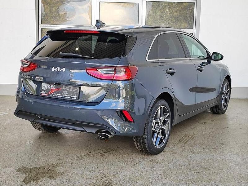 Neu Kia Ceed Style 140 PS (102 kW) 2025 Dark penta metal Kleinwagen
