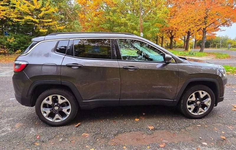 Grau Gebraucht 2018 Jeep Compass Limited SUV | 15.200 € (Guter Preis) - Bild 1/4