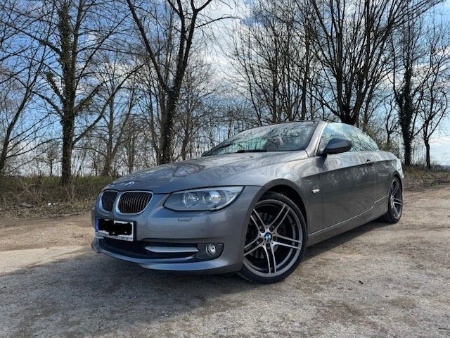 Grau Gebraucht 2011 BMW 325 Cabriolet Comfort Edition Cabrio | 14.890 € (Fairer Preis) - Bild 1/4