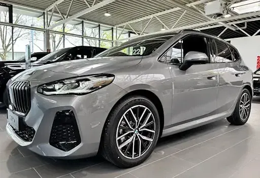 Neu BMW 220 Luxury Line 170 PS (125 kW) 2026 Silber Kombi