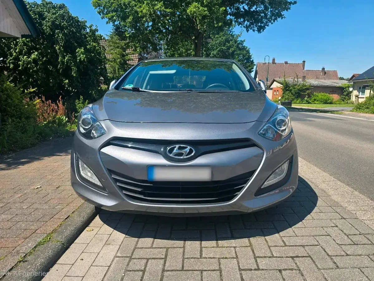 Gebraucht Hyundai i30 90 PS (66 kW) 2012 Grau Limousine