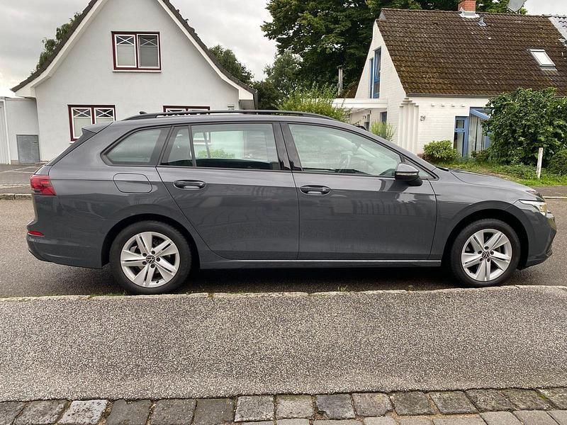 Gebraucht 2022 VW Golf VIII Life Kombi | 20.999 € (Fairer Preis) - Bild 1/4