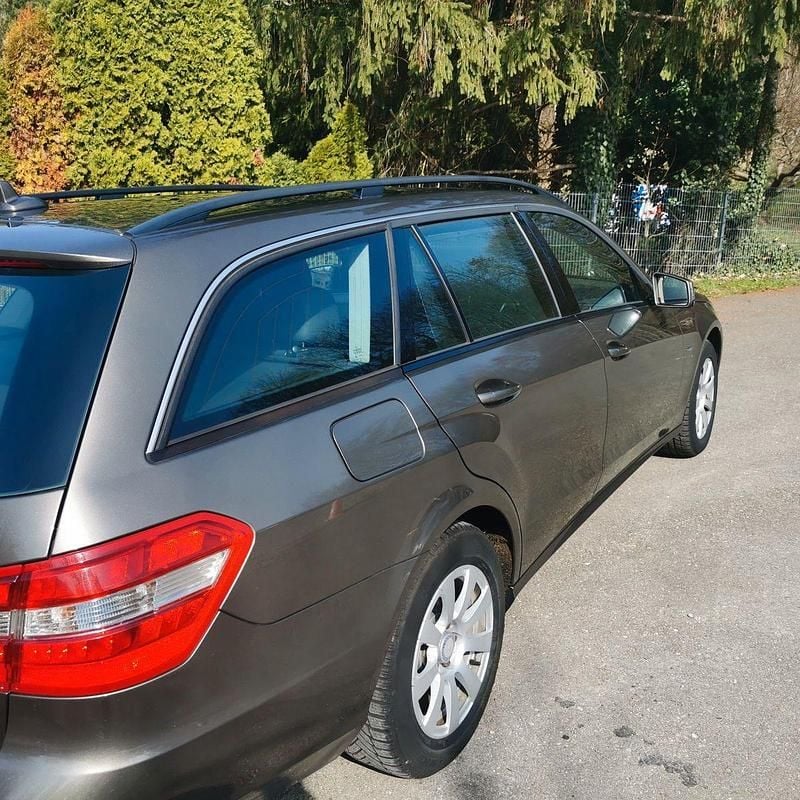 Gebraucht Mercedes E220 Avantgarde 170 PS (125 kW) 2012 Grau Kombi