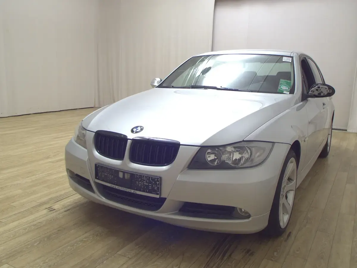 Gebraucht BMW 320 150 PS (110 kW) 2005 Titansilber metallic Limousine