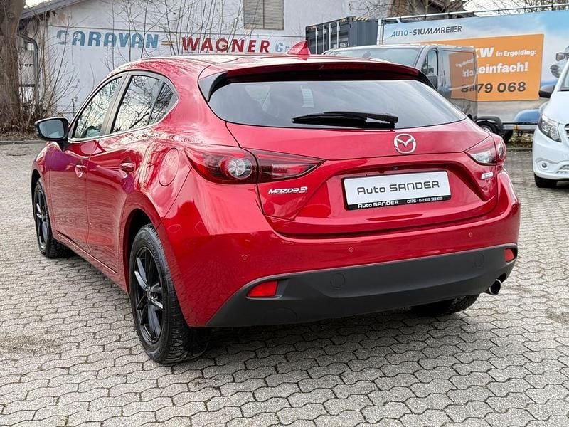 Gebraucht Mazda 3 Nakama 105 PS (77 kW) 2017 Rot Limousine