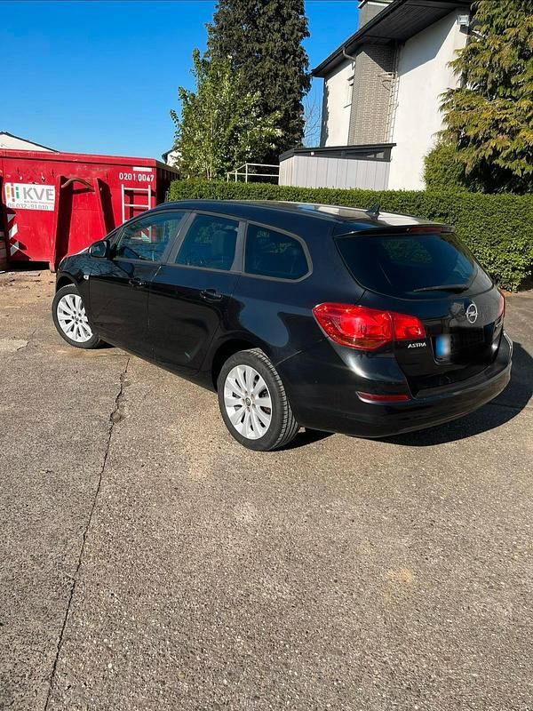 Używany Opel Astra 101 KM (74 kW) 2012 Czarny Kombi