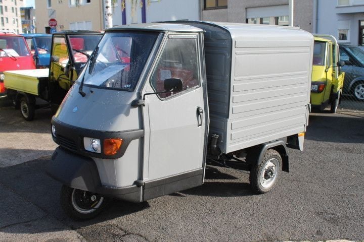 Grau Gebraucht 2022 Piaggio APE SUV | 8.890 € - Bild 1/4