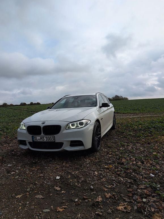 Weiß Gebraucht 2016 BMW 535 Performance Kombi | 22.999 € - Bild 1/4