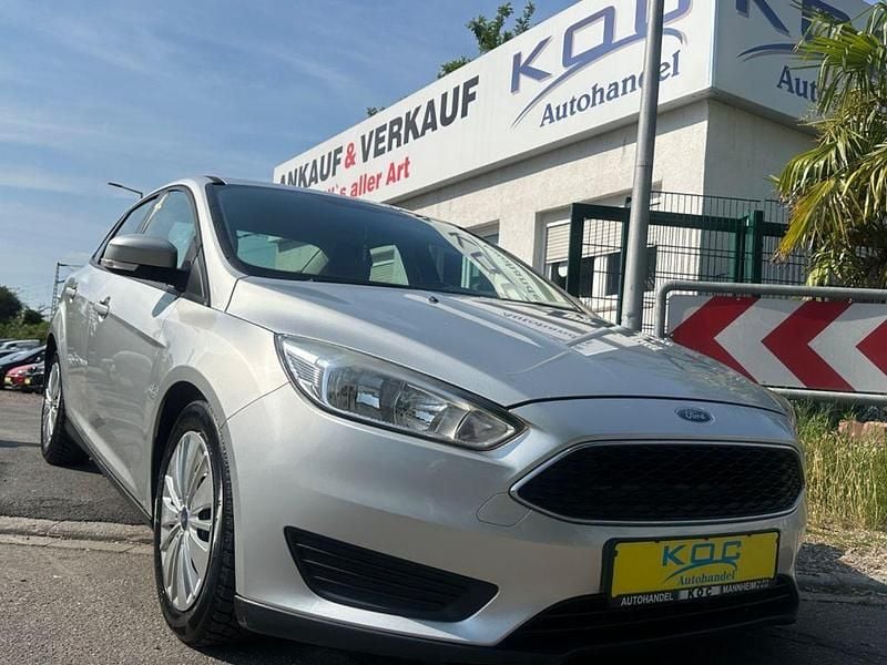 Silber Gebraucht 2017 Ford Focus Trend Limousine | 9.450 € (Fairer Preis) - Bild 1/4