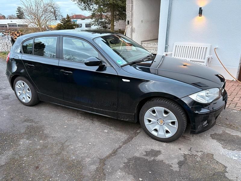 Gebraucht BMW 118 120 PS (88 kW) 2006 Schwarz Kleinwagen