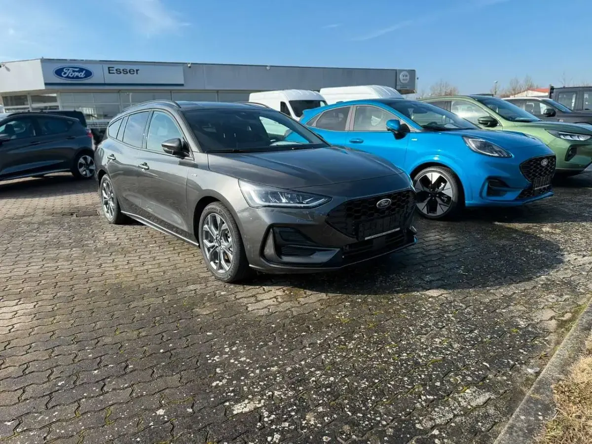 Neu Ford Focus ST-Line X 155 PS (114 kW) 2025 Grau Limousine