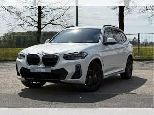 Gebraucht BMW iX3 Impressive 210 kW (286 PS) 2024 Weiß (mineralweiß metallic) SUV
