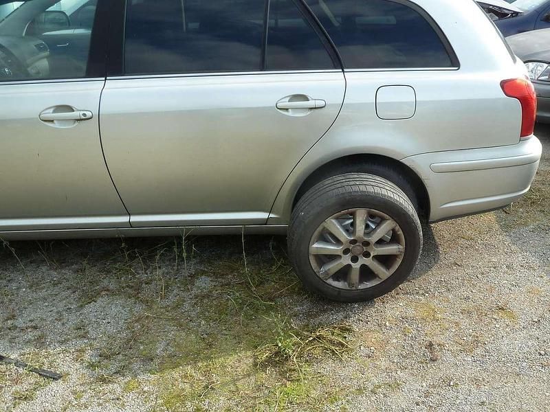 Bronze Gebraucht 2005 Toyota Avensis Sol Kombi | 1.200 € (Fairer Preis) - Bild 1/2