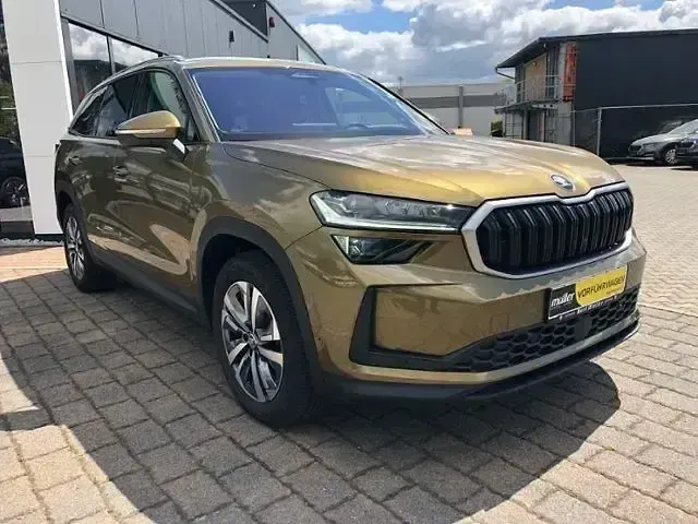 Gebraucht Skoda Kodiaq Selection 150 PS (110 kW) 2024 Gold (goldbroncemetallic) SUV
