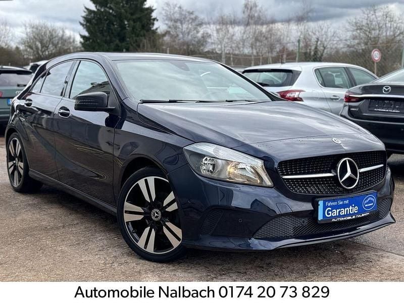 Gebraucht Mercedes A180 109 PS (80 kW) 2018 Blau Limousine