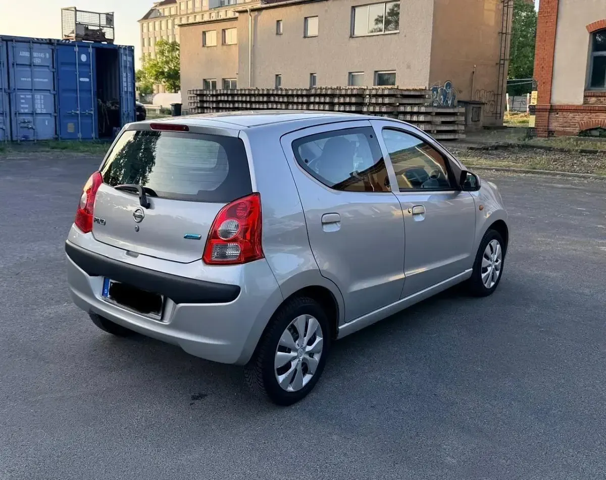 Gebraucht Nissan Pixo 75 PS (55 kW) 2012 Silber Kleinwagen