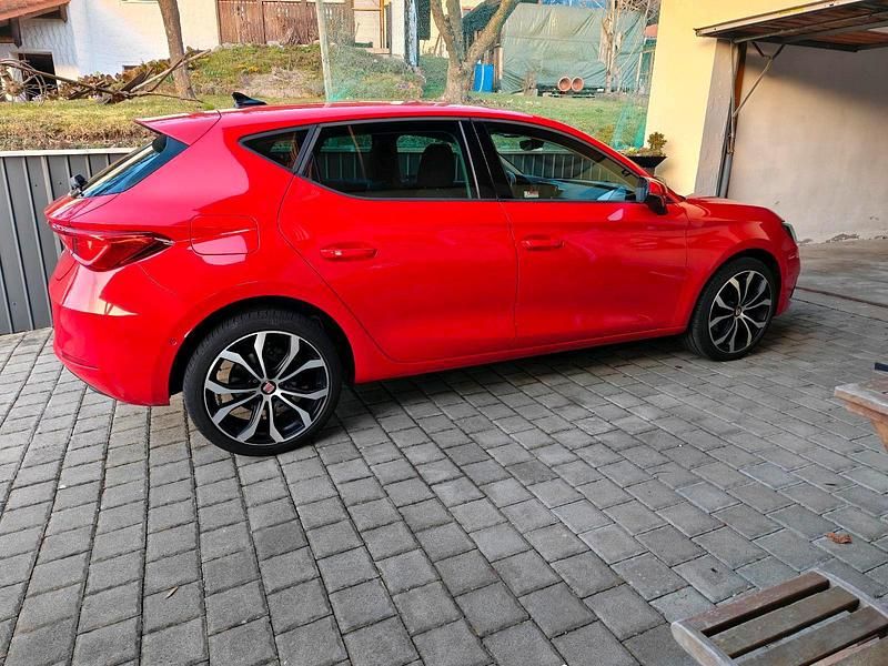 Gebraucht Seat Leon 130 PS (95 kW) 2020 Rot Limousine