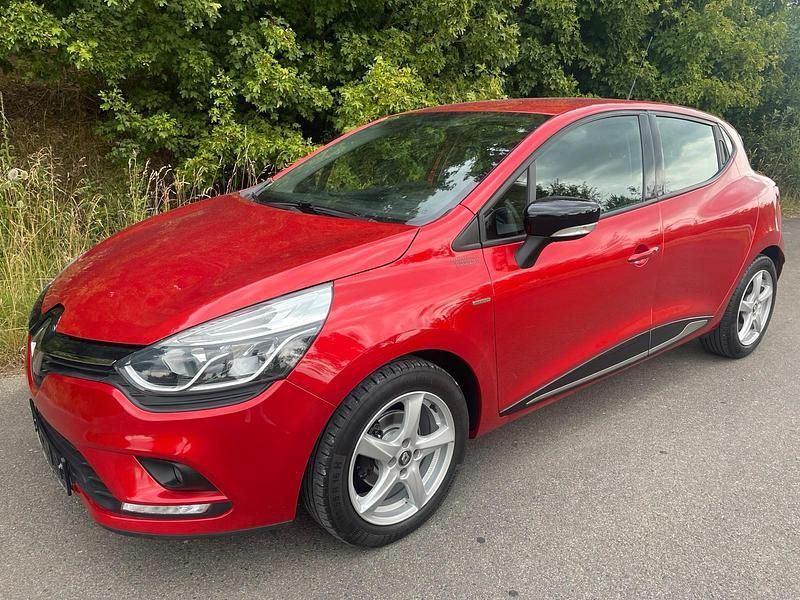 Rot Gebraucht 2018 Renault Clio IV Dynamique Limousine | 7.999 € (Guter Preis) - Bild 1/4