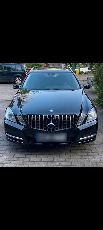 Gebraucht Mercedes E350 265 PS (194 kW) 2012 Schwarz Kombi