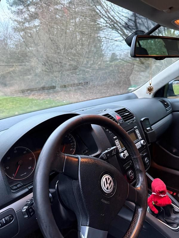 Schwarz Gebraucht 2007 VW Golf V Kombi | 2.500 € (Fairer Preis) - Bild 1/4