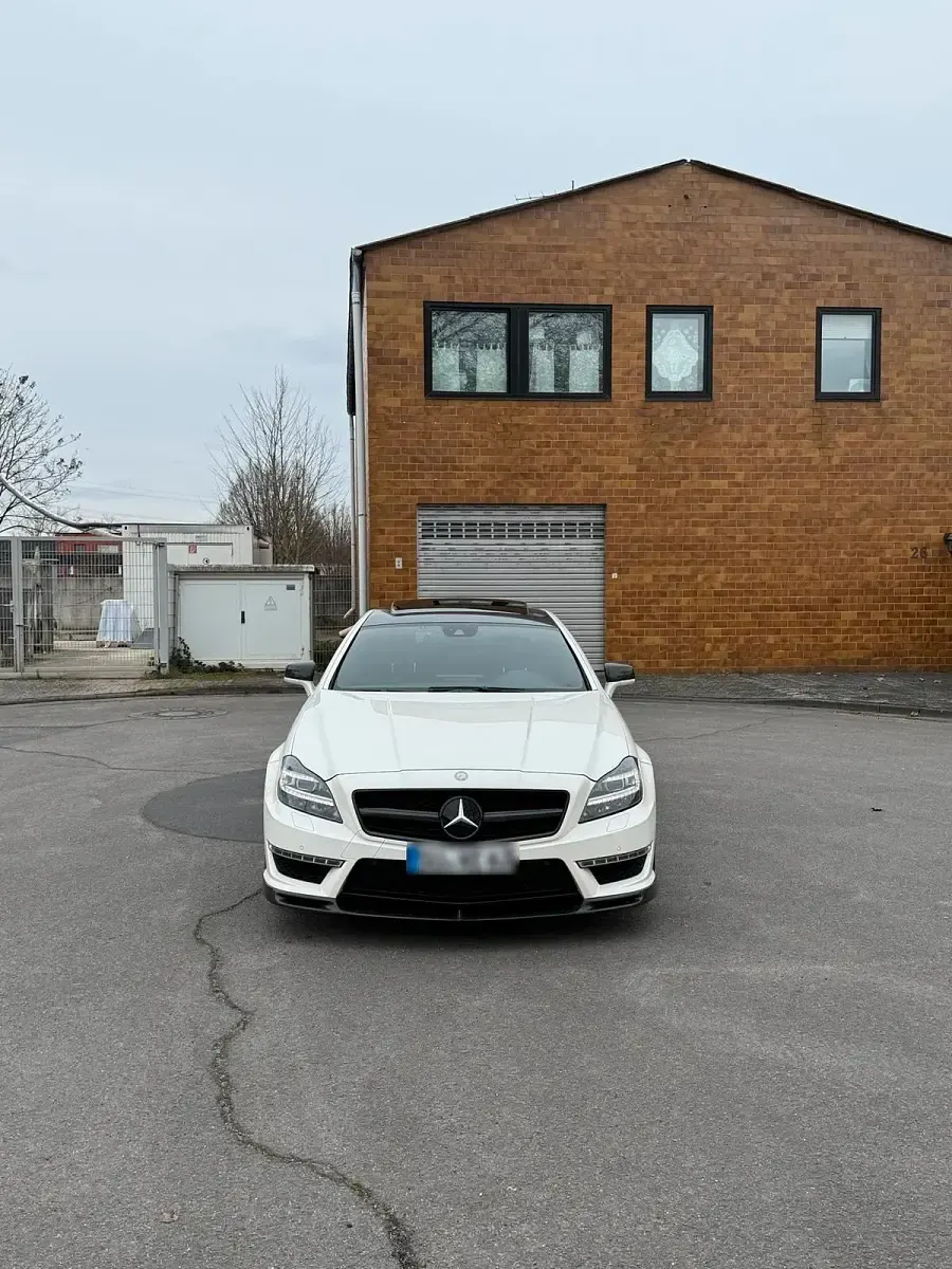 Gebraucht Mercedes CLS63 AMG AMG 525 PS (386 kW) 2012 Weiß Limousine