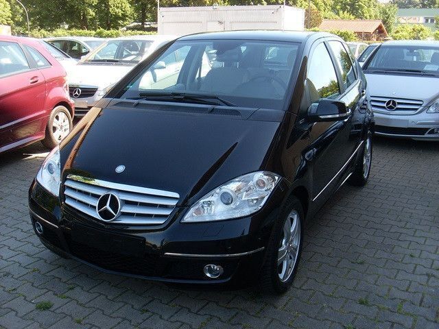 Schwarz metallic Gebraucht 2010 Mercedes A180 Avantgarde Van / Kleinbus | 6.990 € (Fairer Preis) - Bild 1/4