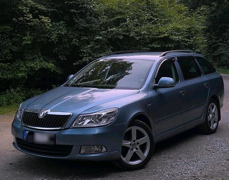 Gebraucht Skoda Octavia 2011 Grau Kombi