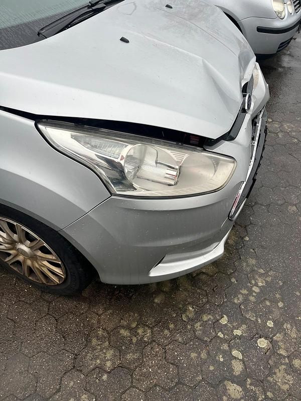 Gebraucht Ford B-MAX 80 PS (58 kW) 2013 Silber Van / Kleinbus