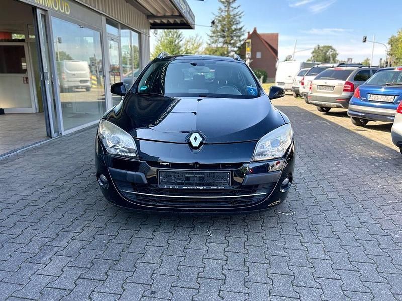 Schwarz Gebraucht 2010 Renault Mégane III Dynamique Limousine | 4.299 € (Fairer Preis) - Bild 1/4