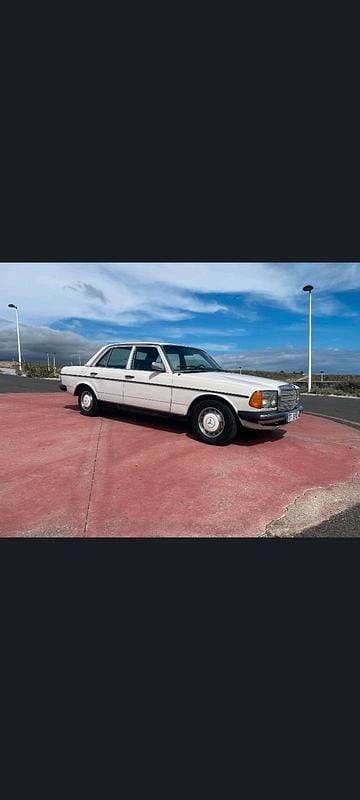 Gebraucht Mercedes 300 88 PS (64 kW) 1981 Weiß Limousine
