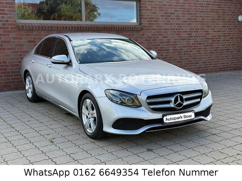Silber Gebraucht 2016 Mercedes E220 Avantgarde Limousine | 16.990 € (Superpreis) - Bild 1/4
