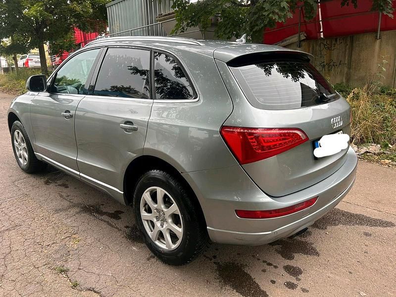 Grau Gebraucht 2010 Audi Q5 SUV | 9.900 € (Etwas zu teuer) - Bild 1/4