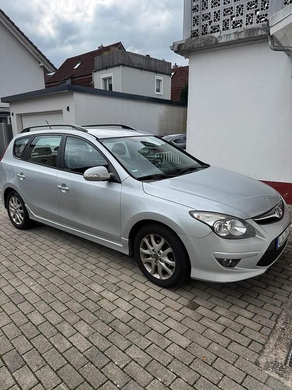 Grau Gebraucht 2011 Hyundai i30 Kleinwagen | 6.300 € (Teuer) - Bild 1/4