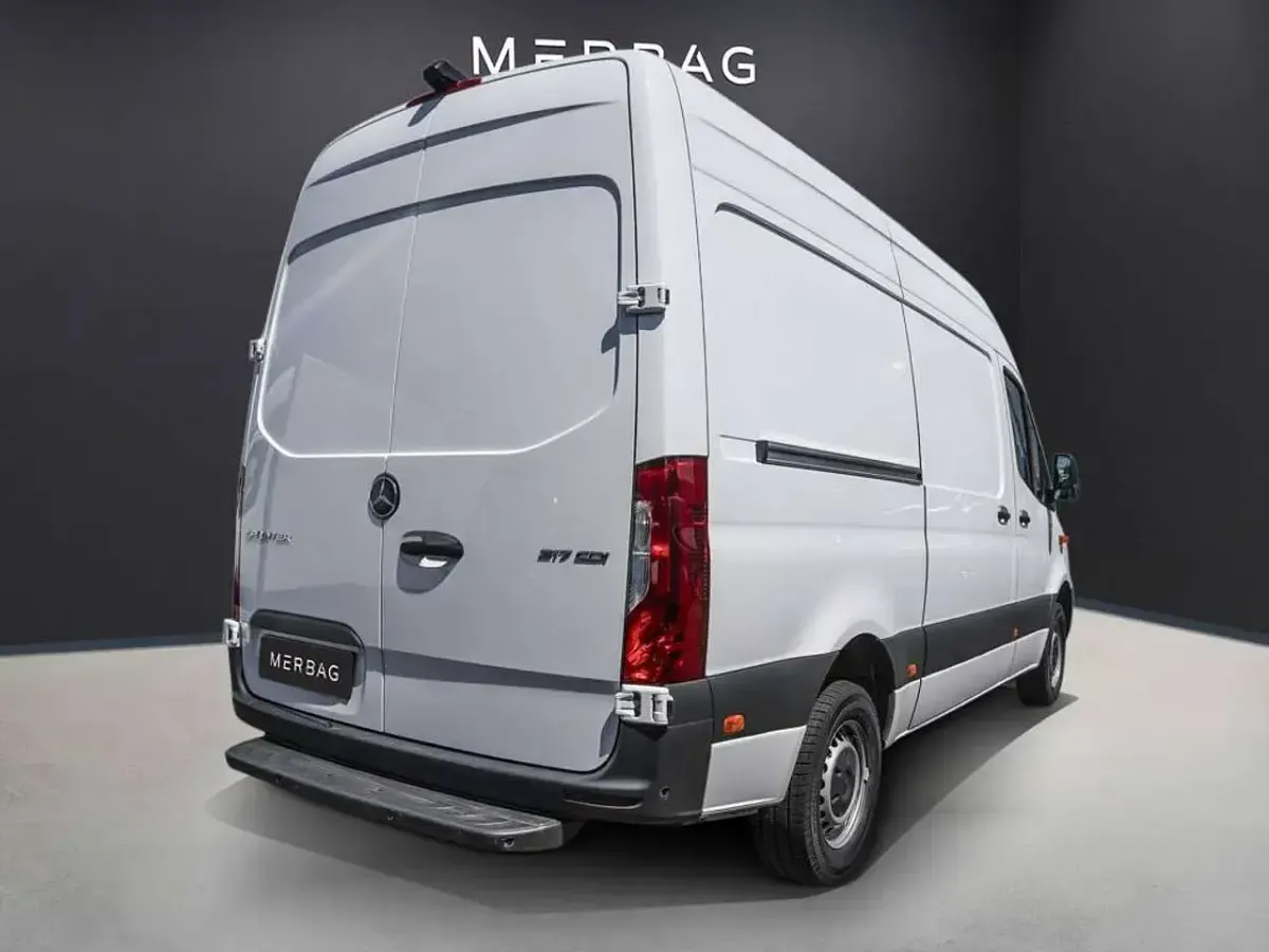 Gebraucht Mercedes Sprinter 170 PS (125 kW) 2022 Arktikweiß Van