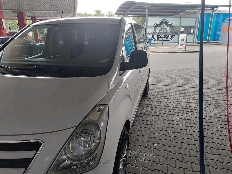Gebraucht Hyundai H-1 170 PS (125 kW) 2013 Weiß Van / Kleinbus