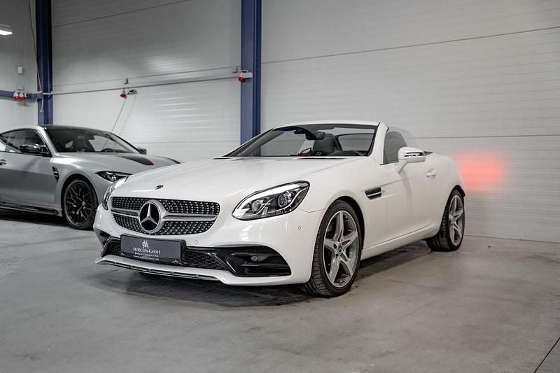 Weiß Gebraucht 2018 Mercedes SLC200 AMG line Cabrio | 33.500 € (Fairer Preis) - Bild 1/4