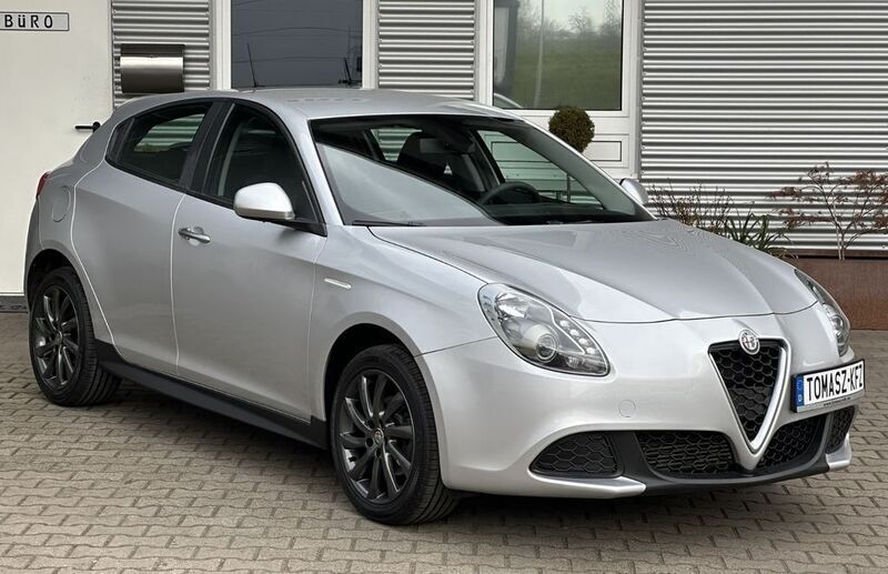 Grau Gebraucht 2021 Alfa Romeo Giulietta Sprint Kleinwagen | 16.650 € (Fairer Preis) - Bild 1/4