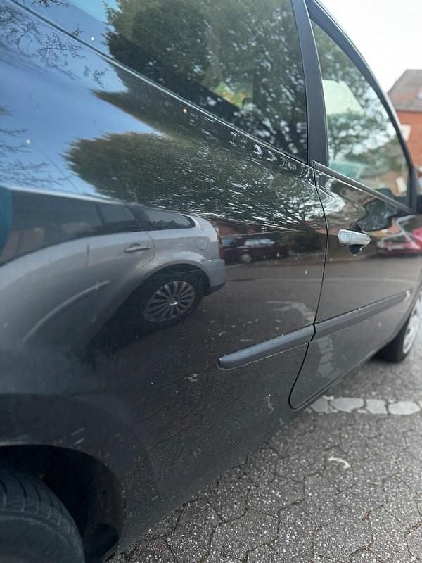 Second-hand Renault Clio II 75 CP (55 kW) 2006 Hatchback