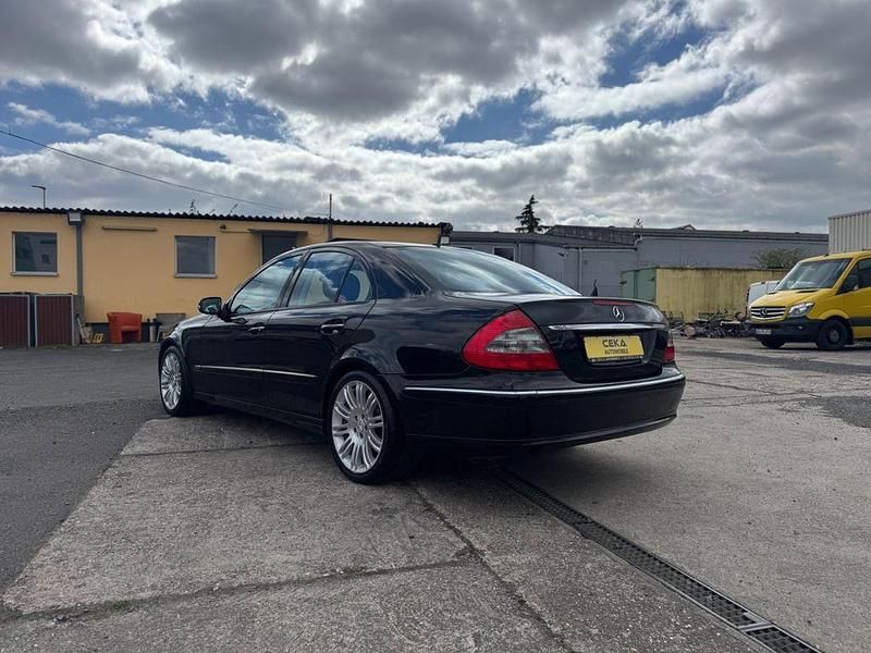 Gebraucht Mercedes E200 Avantgarde 184 PS (135 kW) 2006 Schwarz Limousine